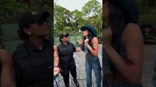 ANA CASTELA discute feio com policiais [upl. by Notyard651]