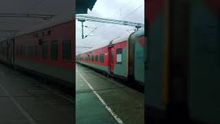 Amazing Speed 🔥Of 🚉12511 Raptisagar Express  GKP  KCVL  At📍Kalpi Station shorts railway [upl. by Inava813]