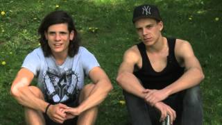 Knallharte Jungs Zwei Freestyle BMXFahrer tricksen in der Halfpipe [upl. by Grunberg]