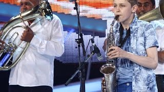 Matteo Mihali cântă la saxofon alături de fanfara 10 Prăjini în Finala de Popularitate Next Star [upl. by Marika]