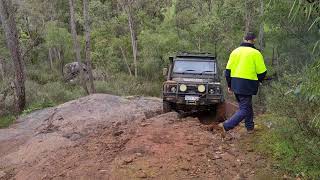 35 inch Simex tires on this Defender struggling for traction [upl. by Assirahc]