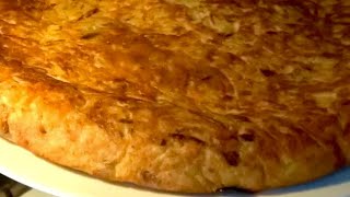 Spansk tortilla m 3 ingredienser løg kartofler amp æg  Kartoffelomelet til tapas  Opskrift  131 [upl. by Raquel]