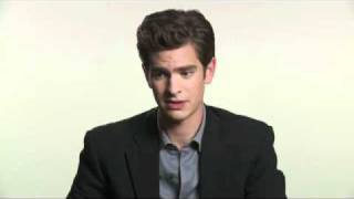 La Red Social  Estreno 15 Octubre 2010 Entrevista Andrew Garfield [upl. by Nosirb370]