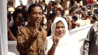 Joko Widodo voting at the 2014 Indonesian presidential elections [upl. by Rollecnahc]