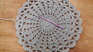 Haken tutorial kleedje  doily english subs [upl. by Felita18]