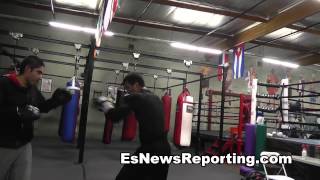 alex gvozdyk ukranian boxing star working mitts  EsNews [upl. by Anihpled929]