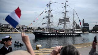 La flamme olympique arrive à Marseille  2000 embarcations attendues pour accueillir le Belem [upl. by Charyl]