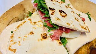 Piadina romagnolaSono romagnola ma un impasto così buono non l’avevo mai mangiato Tanta roba [upl. by Akiria334]