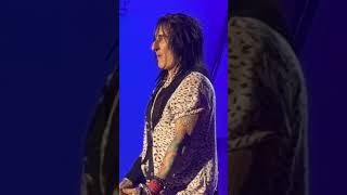 Richard Fortus Gets Flashed—and That Smirk Is Absolutely Legendary [upl. by Dlnaod323]