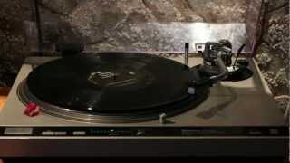 Technics SL1600 MK2  Technics 270C [upl. by Ahsiam]