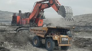 Hitachi EX2600 vs Caterpillar OHT 777D excavator dumptruck mining [upl. by Aynotak]