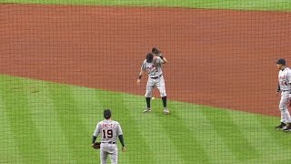 DETHOU Kinsler lets ball drop for fielders choice [upl. by Ashford225]