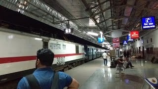 12591 Rapti Sagar Express Arrives At Bhopal [upl. by Samantha]