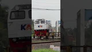 Railroad Crossing indonesia  Hunting Kereta Api Purwokerto keretaapi train railway railroad [upl. by Rapp]