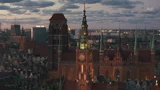 Gdańsk  Bazylika Mariacka i Ratusz Głównego Miasta po zachodzie słońca  DJI Air 3 4K 50 FPS [upl. by Aicertal]