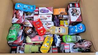 トミカ☆トミカカーズのミニカーと同じ絵柄の箱を探し収納しよ☆Tomica Stores Various Disney Cars in a Box [upl. by Ernest]