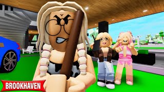 MY MOM LOVES MY YOUTUBER SISTER MORE THAN ME ROBLOX MOVIE [upl. by Hoban]