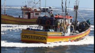 PESQUEROS ENTRANDO EN LA BARRA CONSTITUCION [upl. by Shem131]