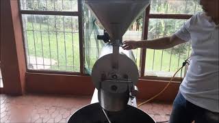 Proceso de tostado de café en una máquina hecha en casa [upl. by Saihtam]