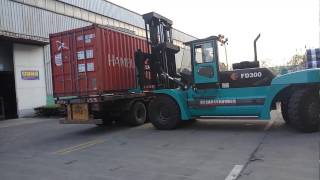 How to liftampmove an empty container with a Goodsense 30Ton Rated Capacity Diesel Forklift [upl. by Iverson]