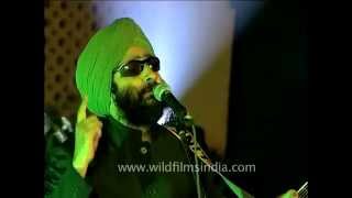 Rabbi Shergill  king of Punjabi amp Rock fusion sings Tere bin live [upl. by Sajovich]