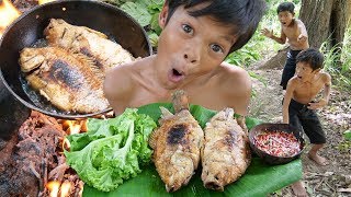 Survival in the rainforest  Cooking fish recipe and eating in forest [upl. by Power]