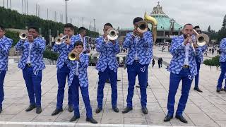 Banda Monarca en la Basílica tocando un danzón [upl. by Dzoba830]