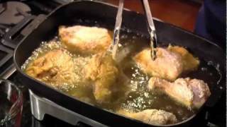 How to cook delicious easy traditional Southern fried chicken [upl. by Glassman390]