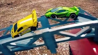 Circuito  coches  camiones  motos  Carreras Hot Wheels [upl. by Submuloc919]