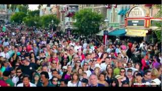 Massive Crowd Exiting Disneyland in HD  Crowded Disneyland EVER [upl. by Baelbeer]