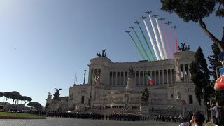 Festa della Repubblica Mattarella allAltare della Patria lomaggio delle Frecce Tricolori [upl. by Dnalyram]