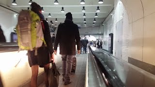 Trottoir roulant de la station de métro MontparnasseBienvenüe janvier 2017 [upl. by Januarius149]