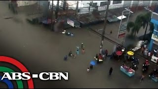 Floods turn Araneta Ave into river [upl. by Hacker]