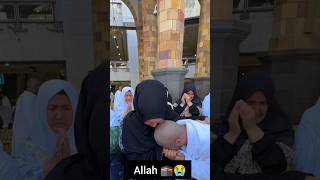 Ye ladka KABE 🕋ke samne apni ma SE ro ro kar shorts makkah youtubeshorts trending viralvideo [upl. by Darraj]