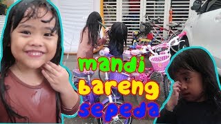 Basah deh  cuci sepeda sekalian mandi  EPS 161 [upl. by Ellehcen555]