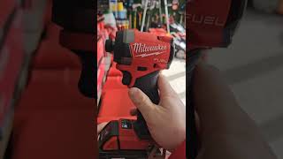 nuevo Atornillador de IMPACTO Milwaukee 295220 [upl. by Dahij]