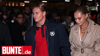 Mick Schumacher  Hand in Hand auf der Fashion Week Er zeigt sich verliebt mit seiner Laila [upl. by Nyrem]