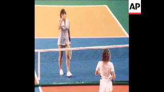 SYND 17 12 78 WOMENS TENNIS SEMIFINALS EVERT V WADE NAVRATILOVA V GOOLAGONG [upl. by Hungarian]