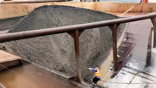 Barge unloading 4230 tons of phosphate rock  Part 5  Fast conveyor  Vlog of work on the barge [upl. by Bille]