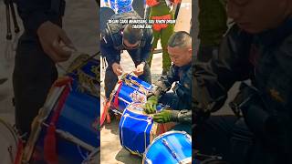 Begini cara memasang tapi tenor drum Taruna AAU Akademi Angkatan Udara drumband aau [upl. by Korten363]