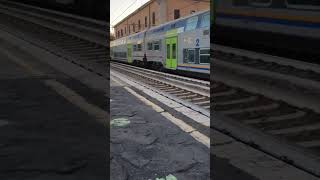 Arrivo e partenza del Regionale Vivalto trenitalia Civitavecchia Roma Termini a Roma Tuscolana [upl. by Attevaj]