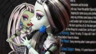 Распаковка и обзор Monster High Frankie Stein базовая [upl. by Mariquilla365]