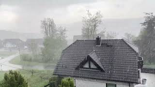 Erste kräftige Gewitter mit Hagel entstehen über dem Rothaarkamm  hier in WinterbergNeuastenberg [upl. by Eatnad]