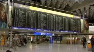 200 controladores de tierra mantienen en jaque al aeropuerto de Francfort [upl. by Reviere348]