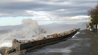 Maltempo a Tortora le onde sono arrivate sul lungomare [upl. by Nie]