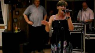 Simone zingt Wllleke Albertis quot Ome Janquot [upl. by Bibeau37]