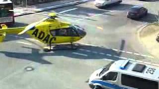 Landung ADAC Hubschrauber mitten auf die Strasse Hamburg Wendestrasse [upl. by Aneeram]