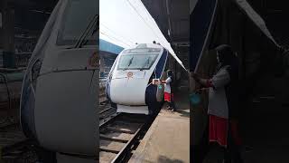 Snow Effect VandeBharatExpress Engine Glass Cleaning shortsfeed youtubeshorts views trending [upl. by Hazeefah863]