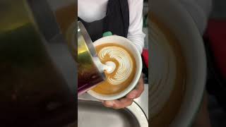 Easy capucino baristas baristalatteart coffeeart coffee barista latteartist latteart latte [upl. by Nnahtur]