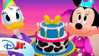 Minnies BowToons Camp Minnie đźŽ€đźŹ•ď¸Ź  Birthday Boat Bash đźĄł  disneyjrâ€‹ [upl. by Soulier146]